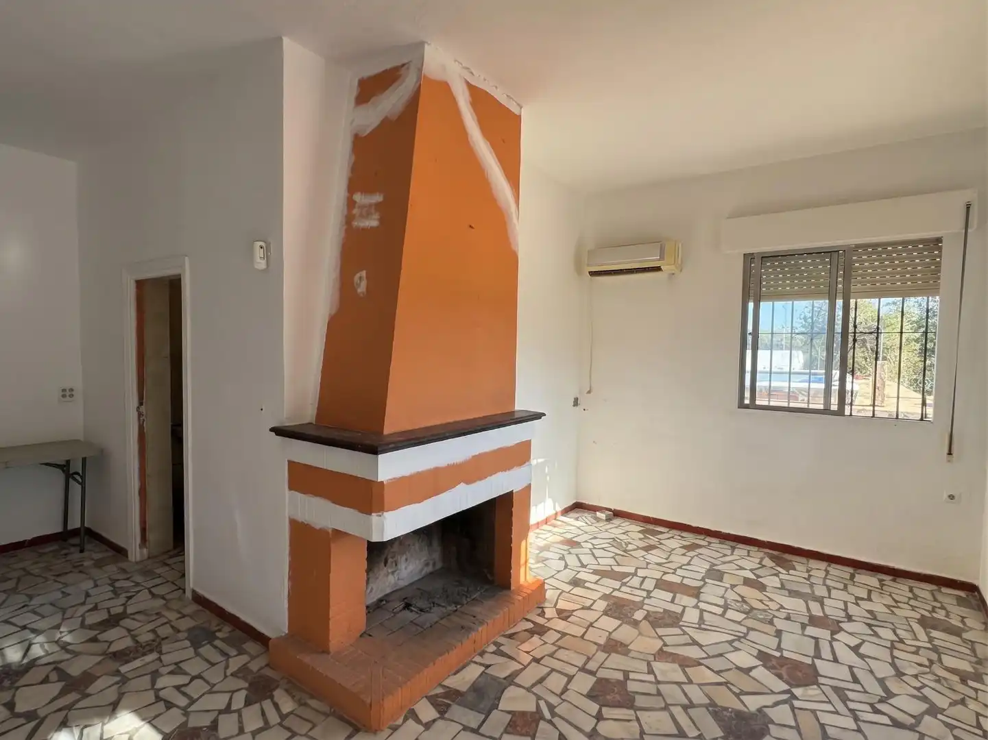 Sala d'estar de Casa o xalet en venda en Sanlúcar la Mayor, Sevilla