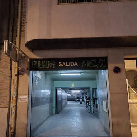 Garaje en Alquiler en Carrer del Doctor Sanchis Sivera, 17 en Arrancapins
