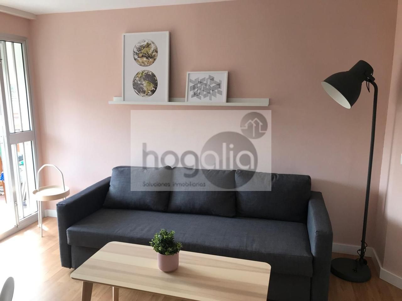 Sala d'estar de Pis de lloguer en  Sevilla Capital amb Aire condicionat, Terrassa i Moblat