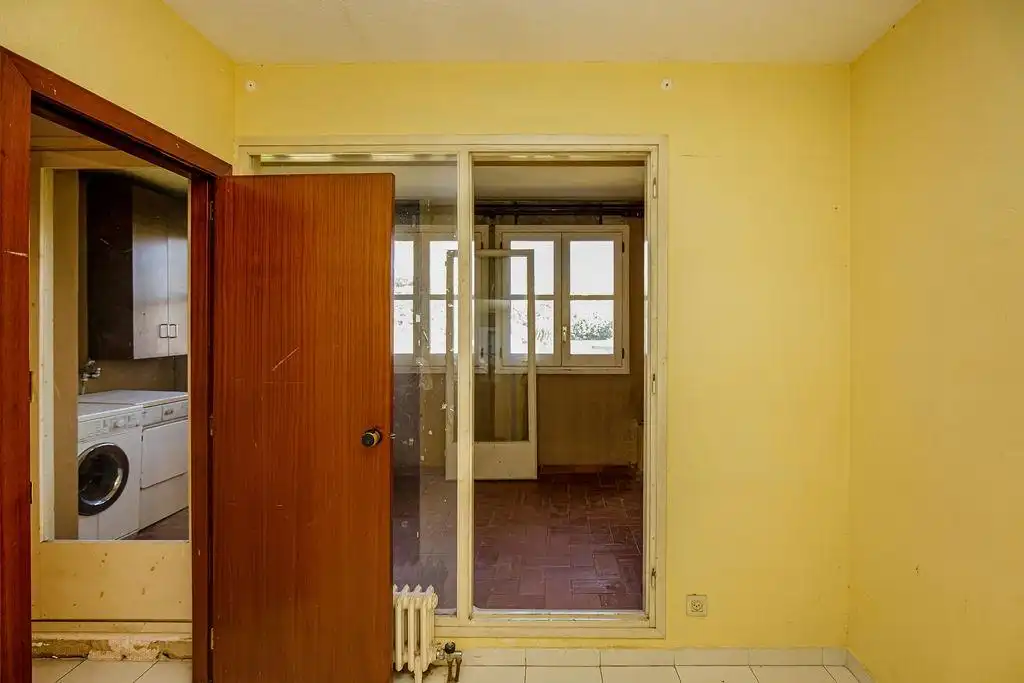 Casa adosada en venda en Olot amb Balcó