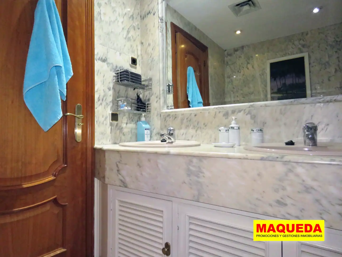 Bathroom of Flat for sale in Alcorcón  with Air Conditioner, Heating and Parquet flooring
