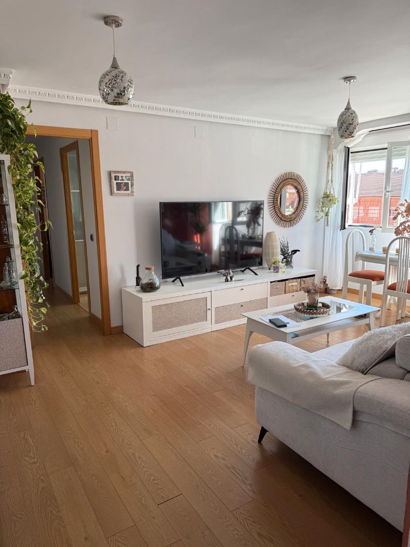 Living room of Flat for sale in  Madrid Capital  with Air Conditioner, Heating and Storage room