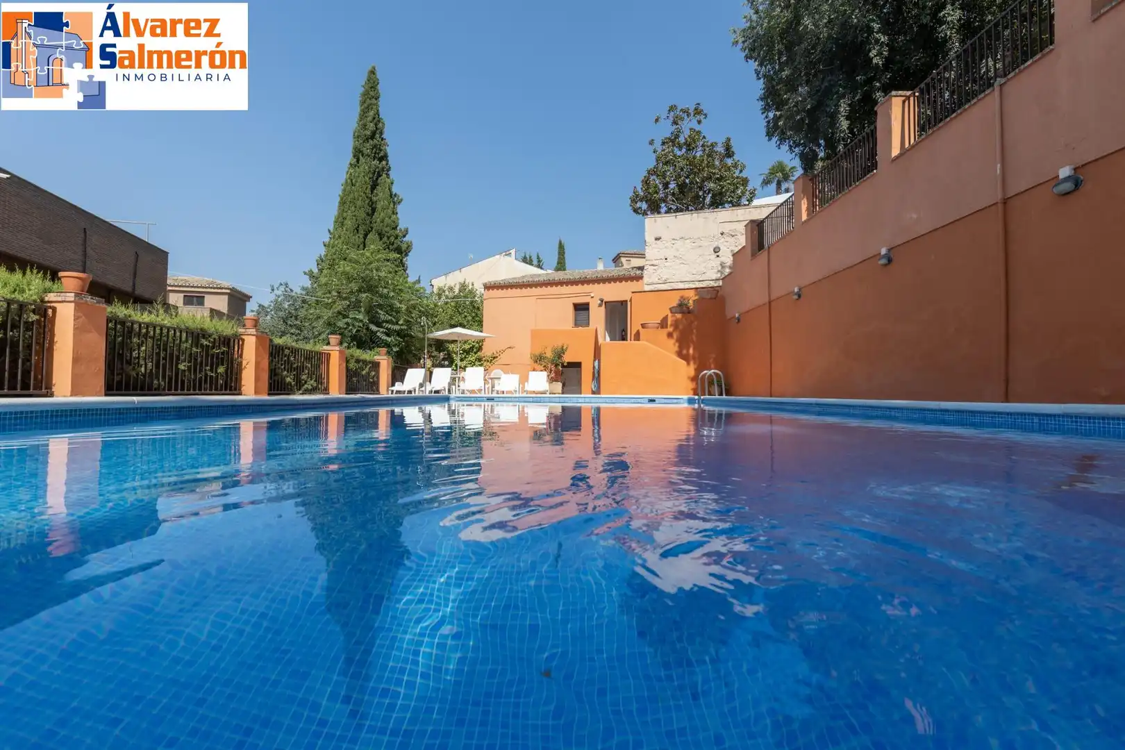 Piscina de Pis en venda en Granada amb Terrassa, Traster i Piscina comunitària