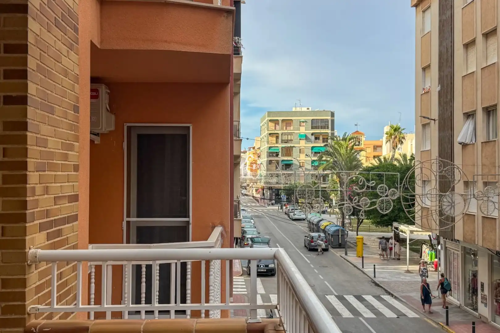 Vista exterior de Apartament de lloguer en Torrevieja amb Aire condicionat, Terrassa i Moblat