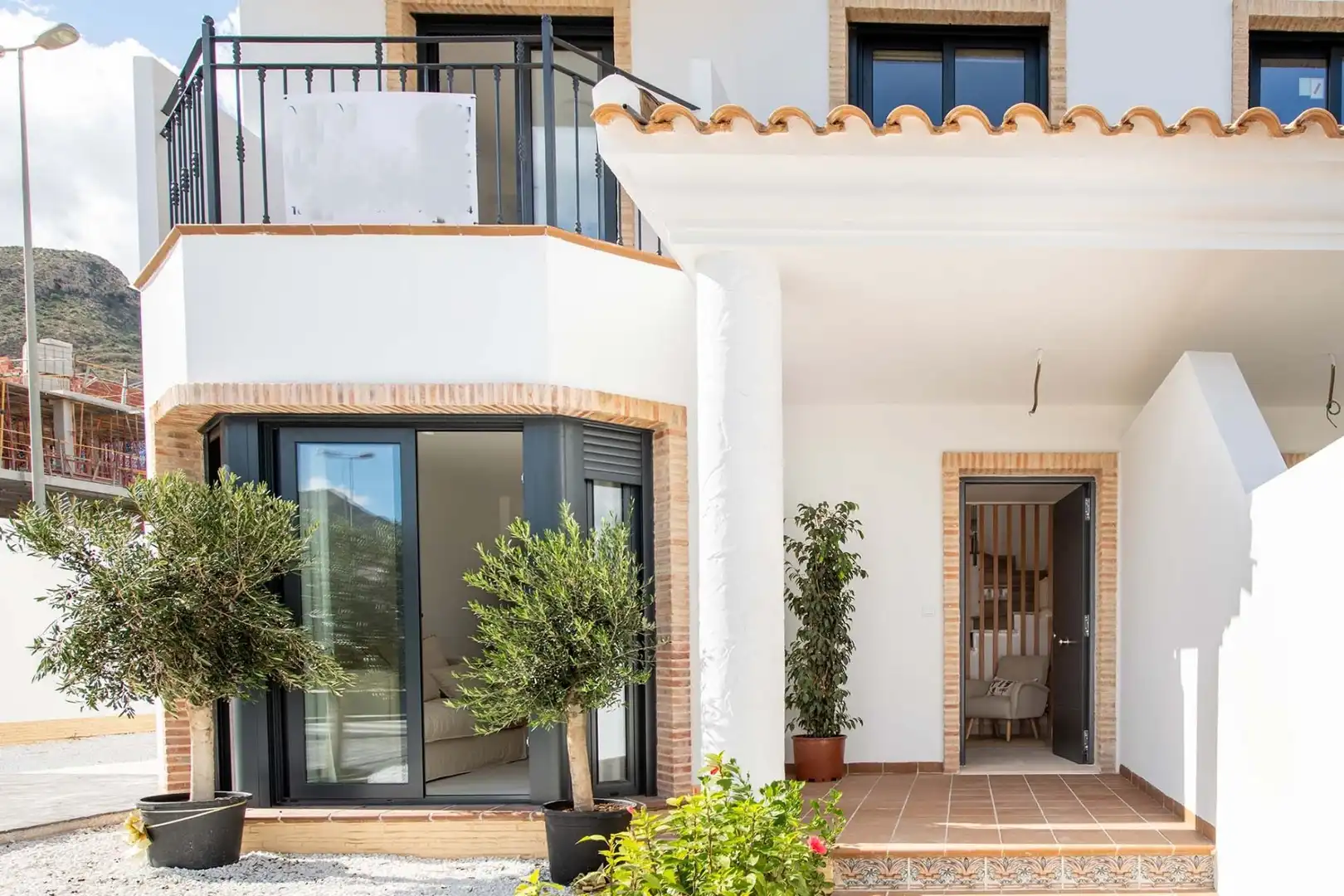 Terraced house with pool for sale in Cox