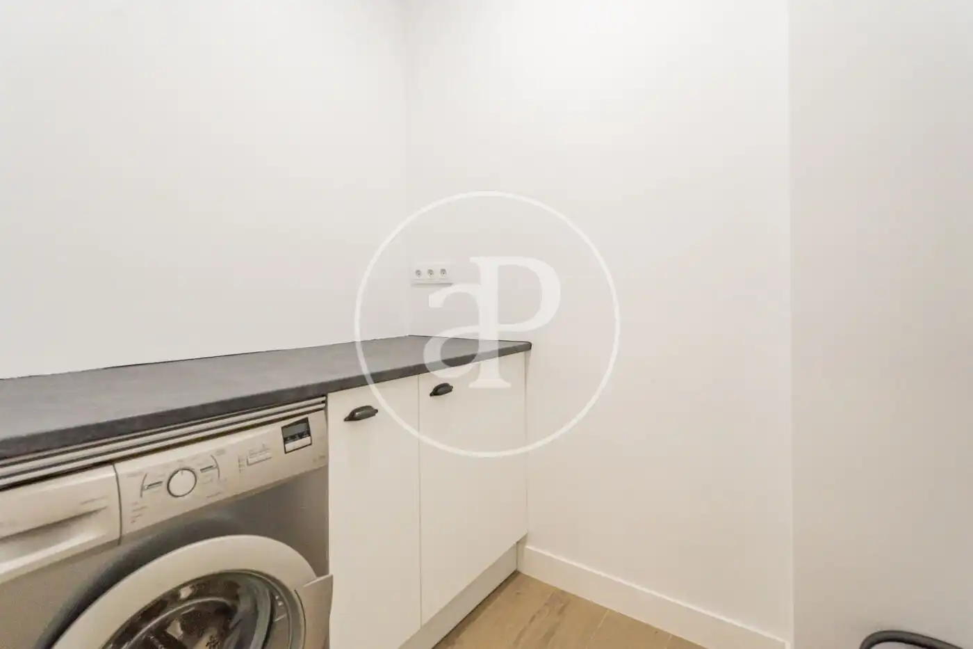 Flat for rent in Madrid  with Air Conditioner, Heating and Furnished