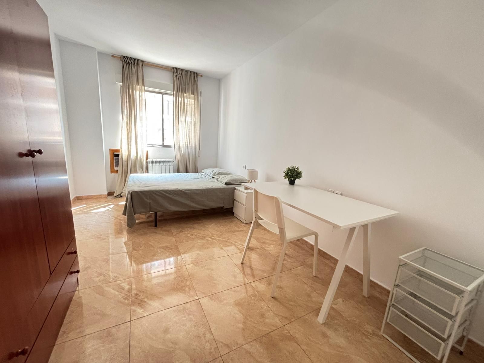 Bedroom of Flat to share in  Granada Capital  with Air Conditioner and Heating