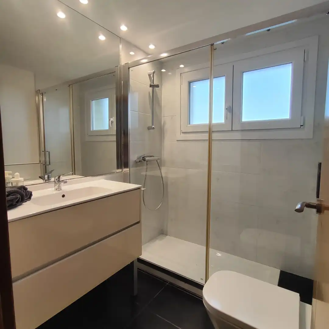 Bathroom of Flat for rent in Sopela  with Heating and Swimming Pool