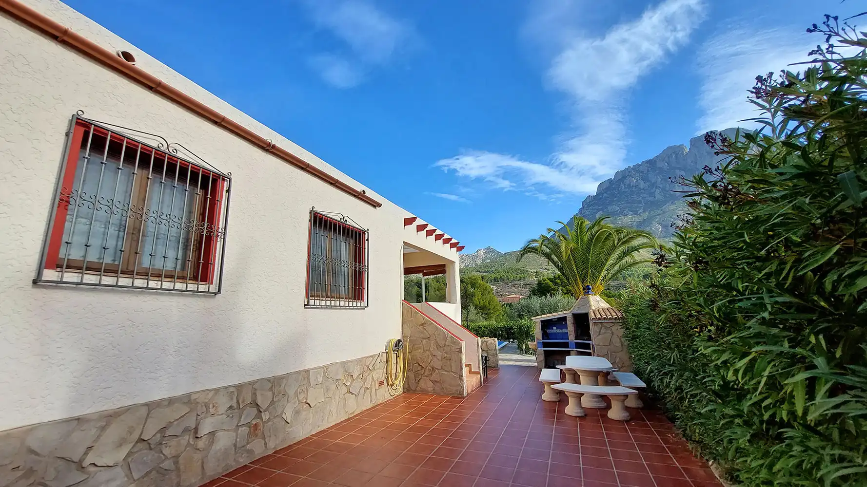 Vista exterior de Casa o xalet en venda en Finestrat amb Aire condicionat, Calefacció i Jardí privat