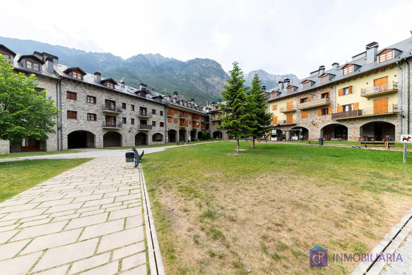 Außenansicht von Wohnung zum Verkauf in Benasque mit Heizung, Parkett und Terrasse