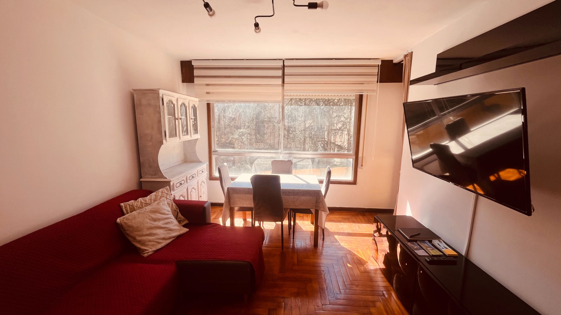 Sala d'estar de Pis en venda en Vigo  amb Calefacció, Traster i Moblat