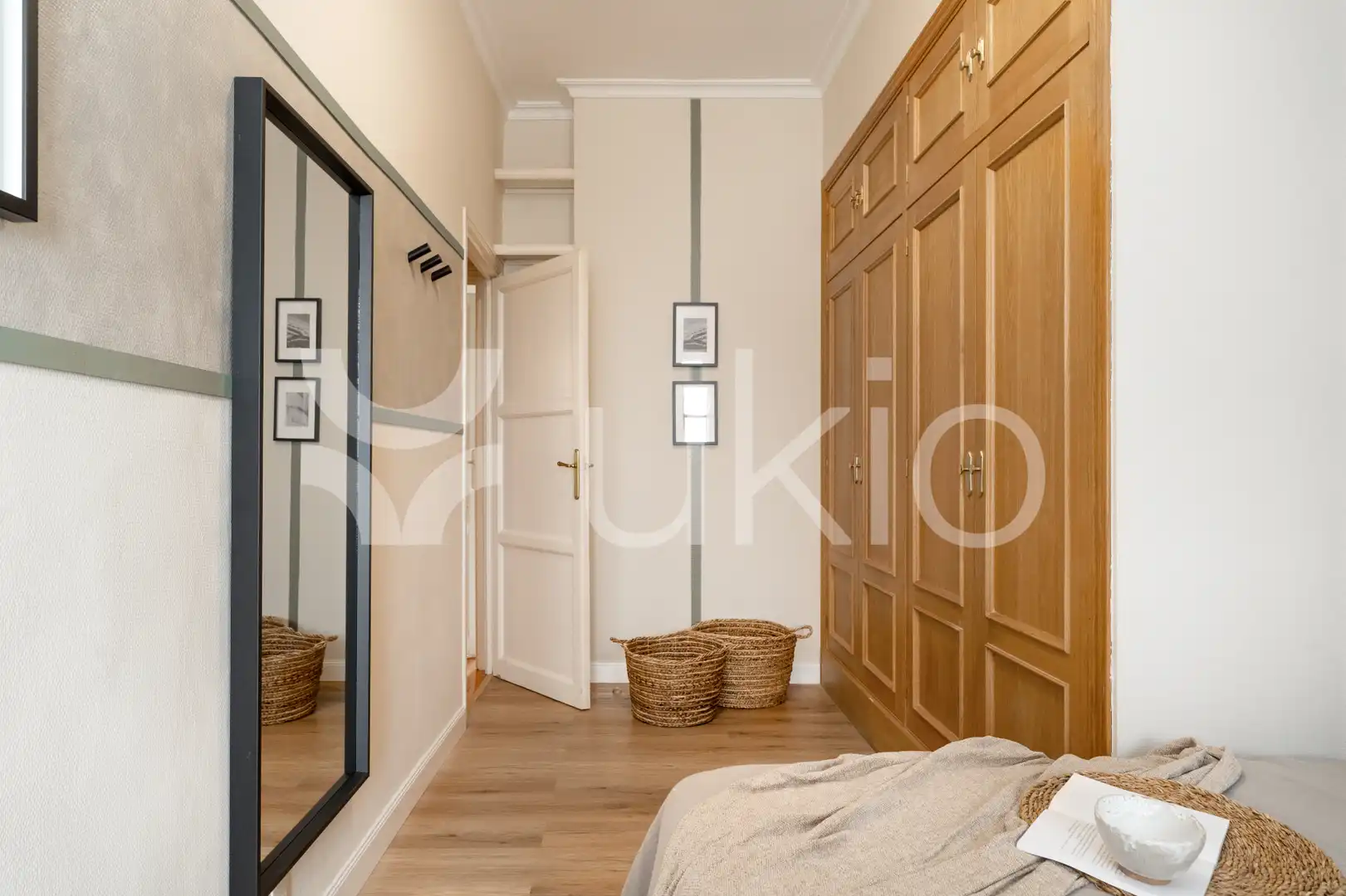 Dormitori de Apartament de lloguer en Madrid amb Aire condicionat, Calefacció i Moblat