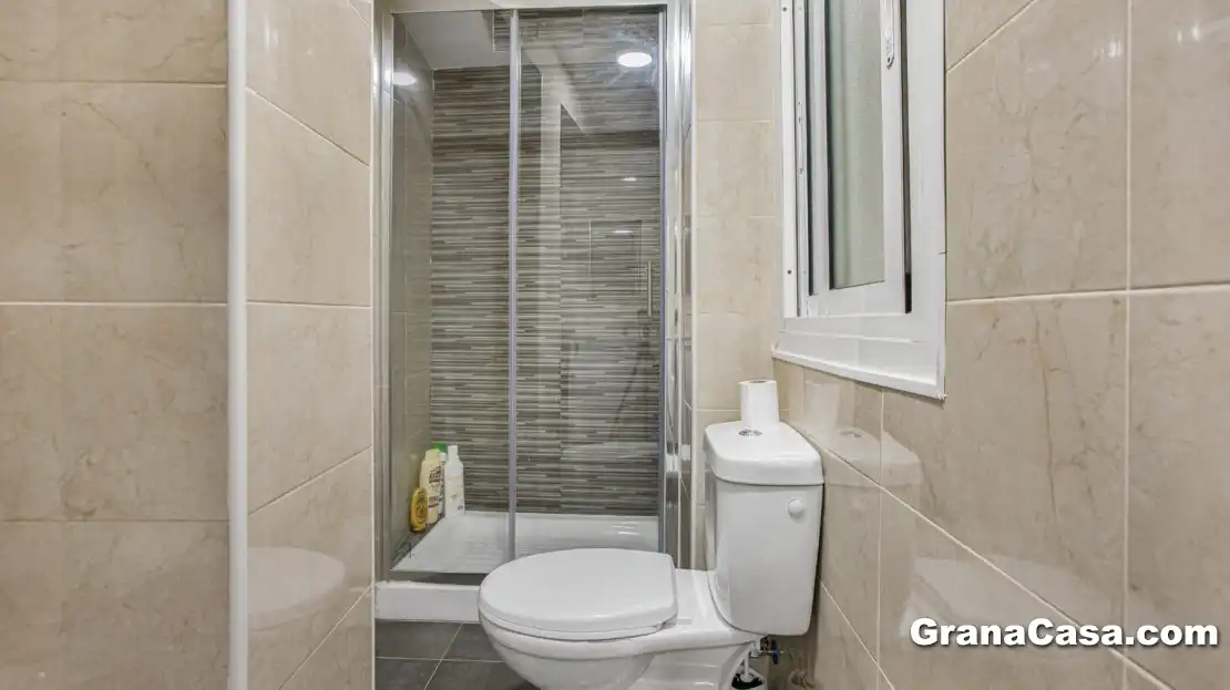Bathroom of Flat for rent in Maracena  with Air Conditioner, Heating and Furnished