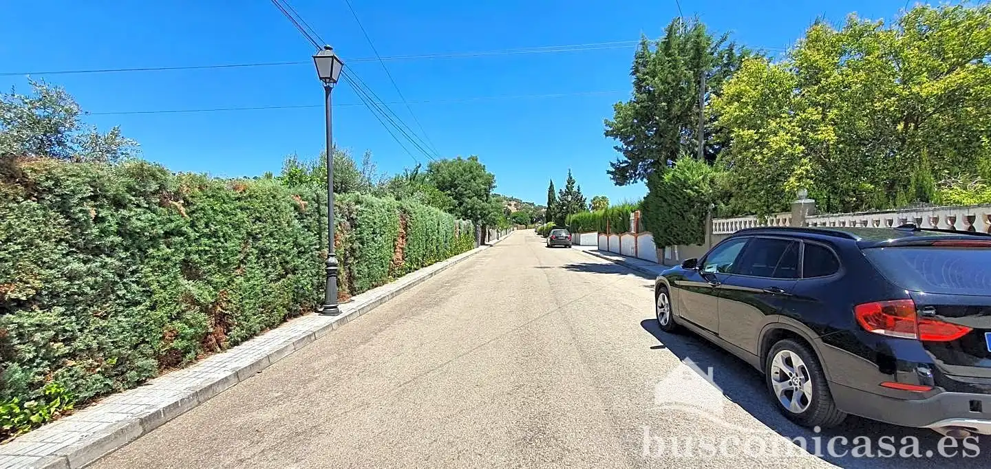 Vista exterior de Casa o xalet en venda en Linares amb Aire condicionat, Calefacció i Jardí privat
