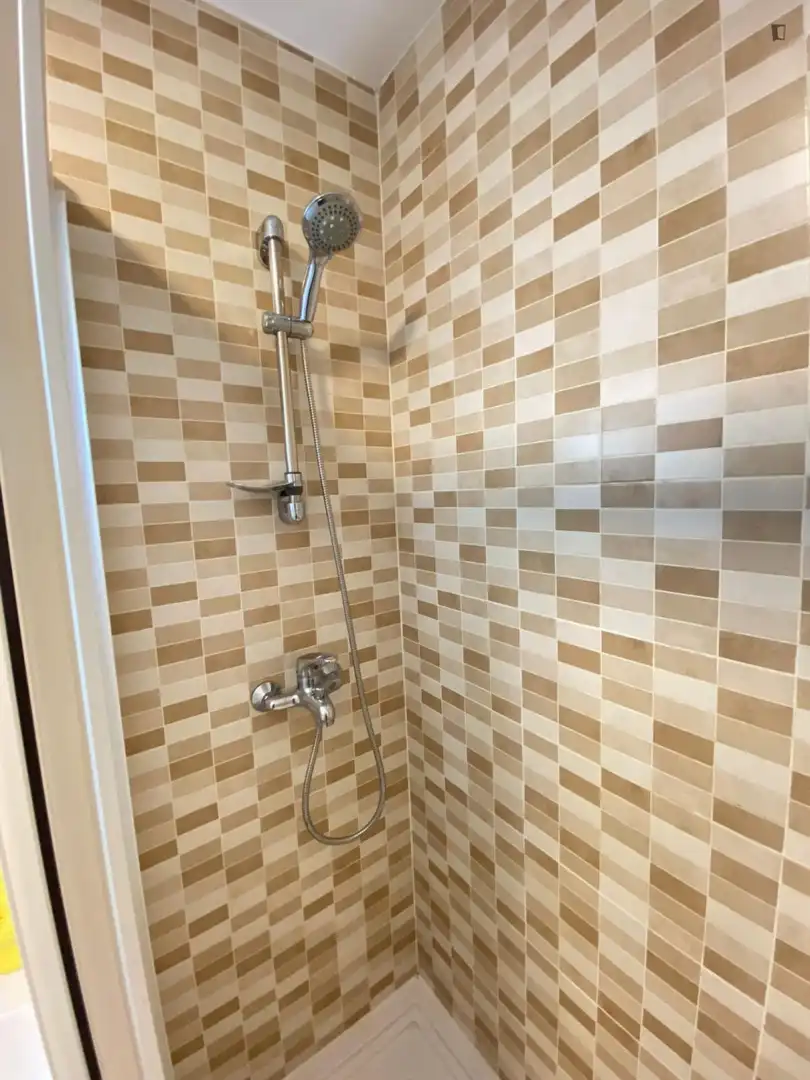 Bany de Apartament per a compartir en Fuenlabrada amb Calefacció, Moblat i Microones