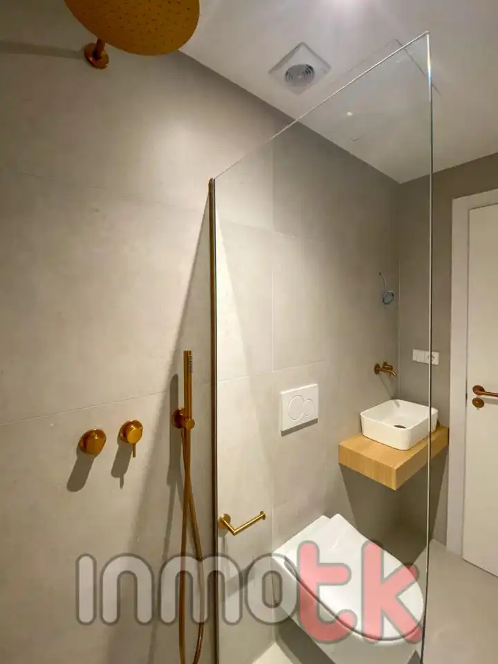 Badezimmer von Wohnung zur Miete in A Coruña Capital  mit Heizung