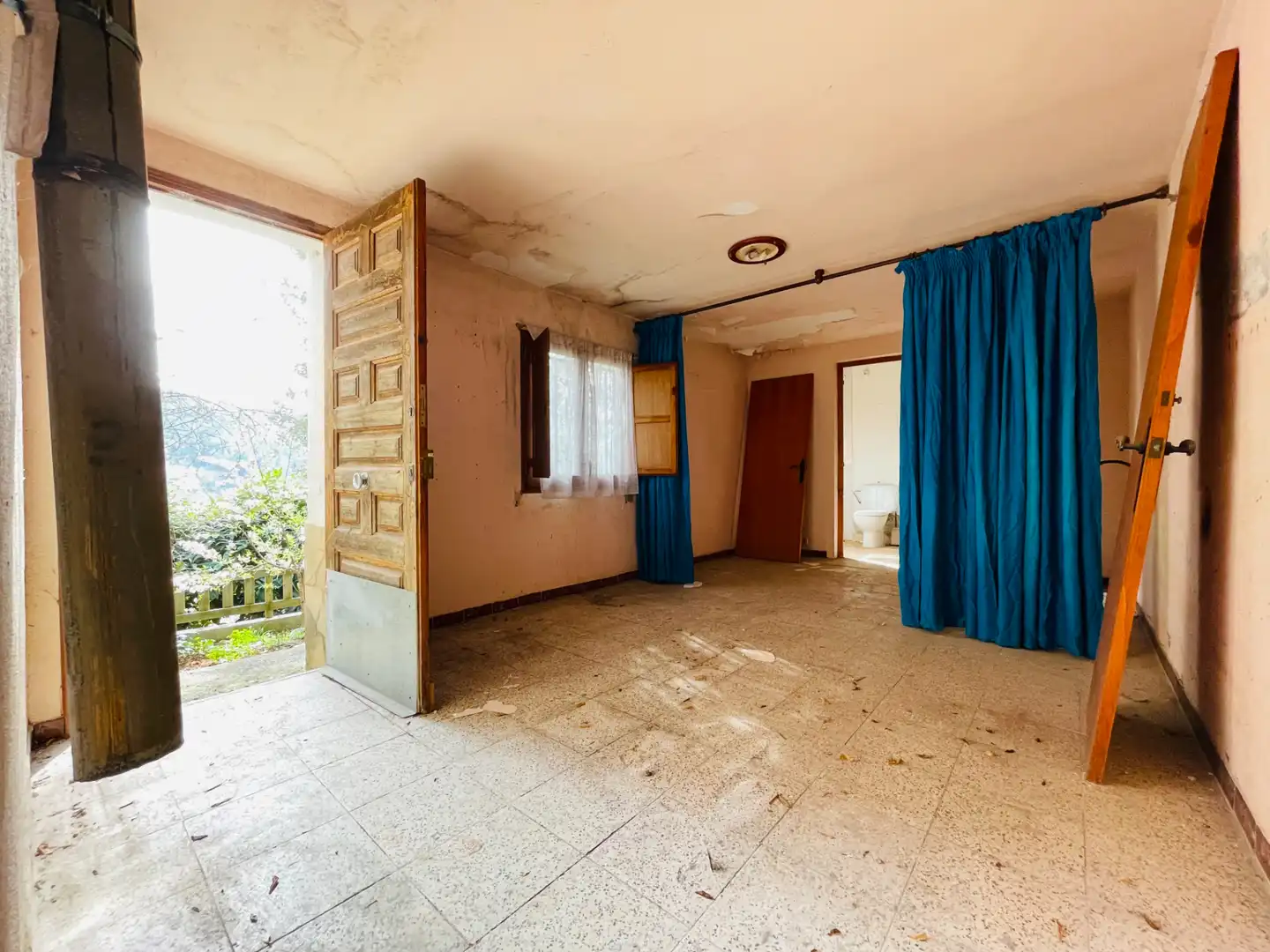 Sala d'estar de Casa o xalet en venda en Corbera de Llobregat amb Aire condicionat, Calefacció i Jardí privat