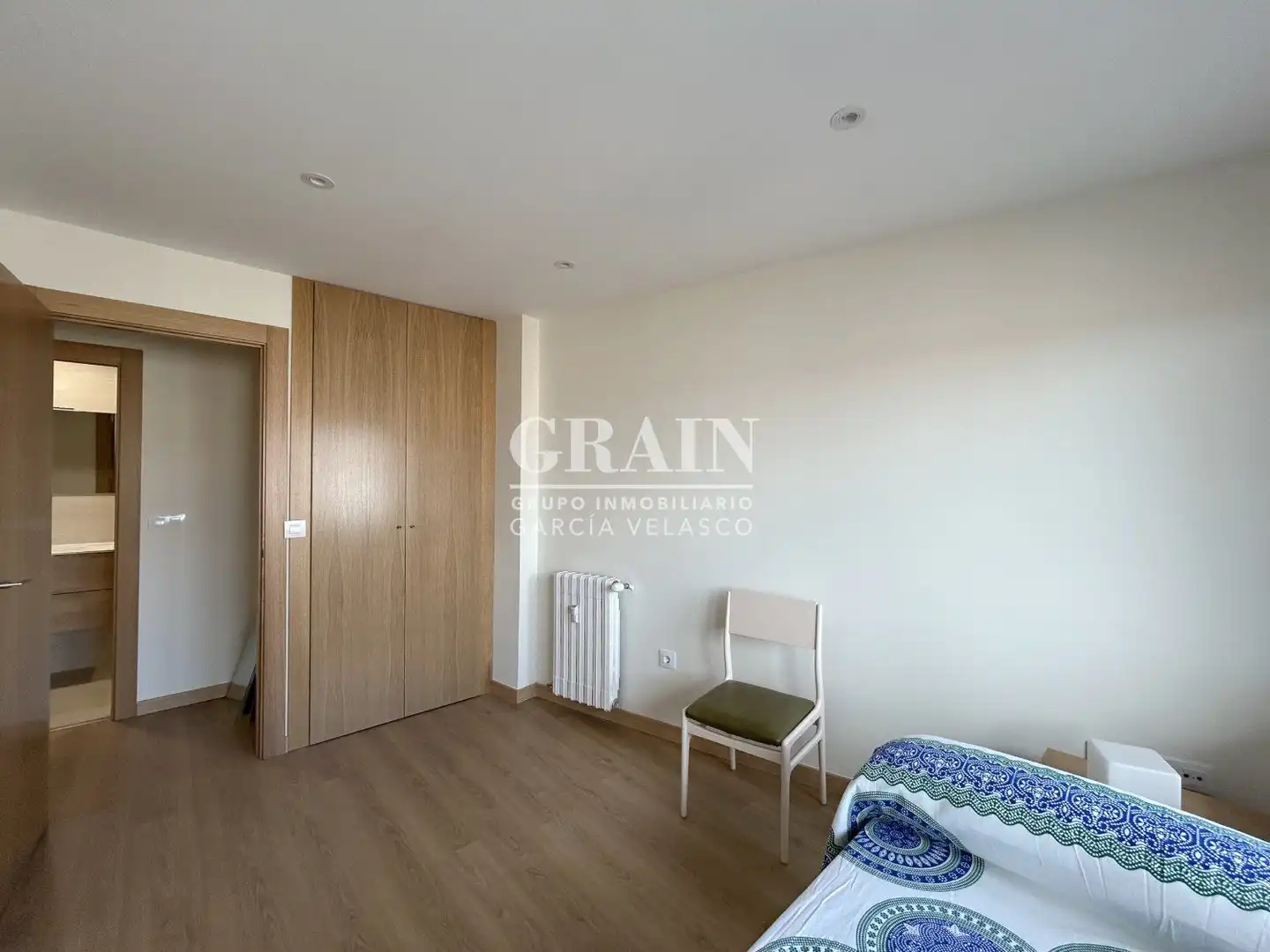 Dormitori de Apartament de lloguer en Albacete amb Aire condicionat, Calefacció i Balcó