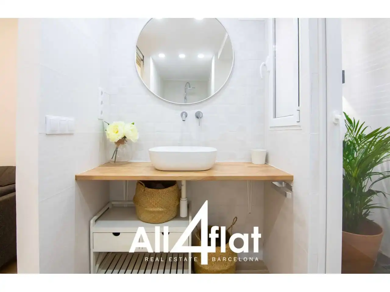 Badezimmer von Wohnung zur Miete in Barcelona mit Klimaanlage, Parkett und Möbliert