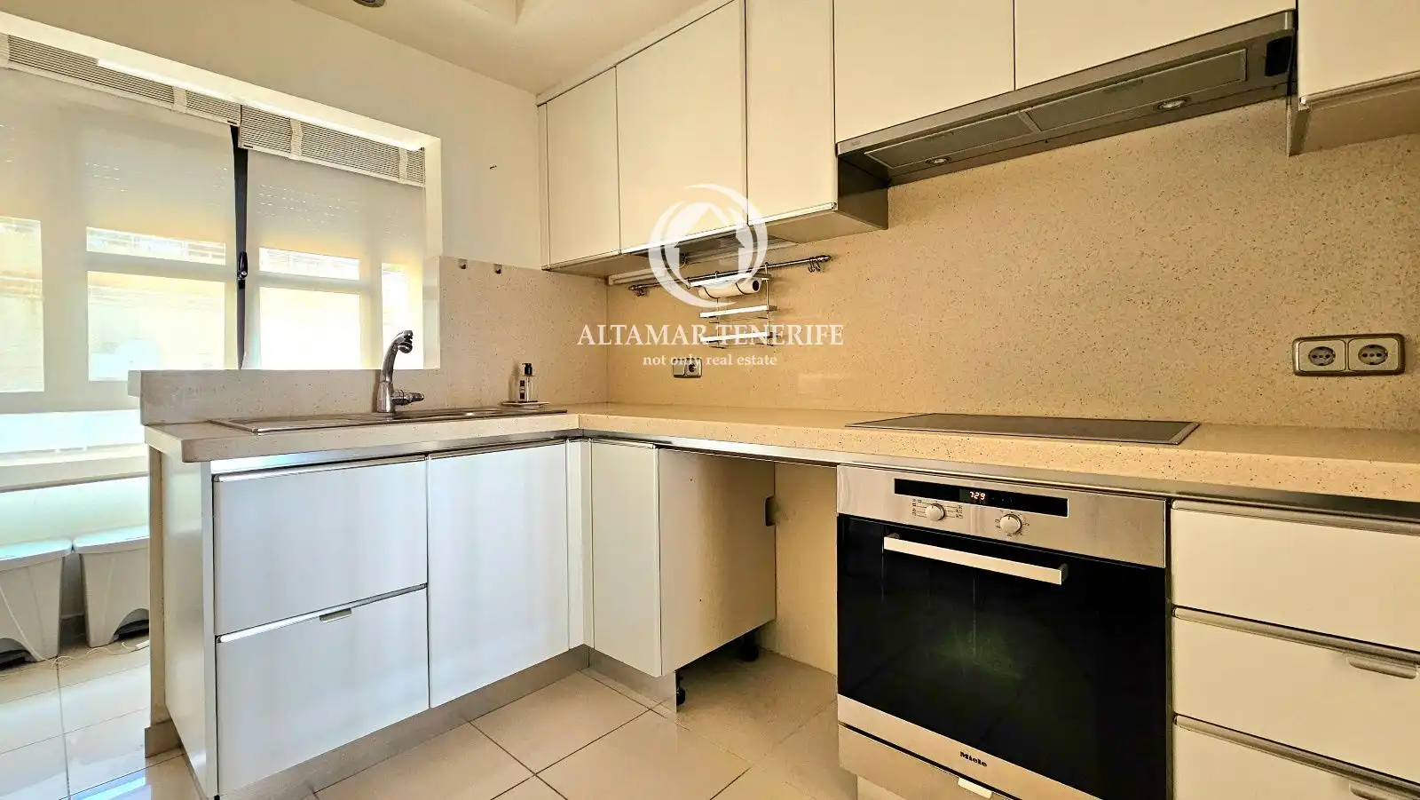 Cuina de Apartament en venda en Santa Cruz de Tenerife amb Aire condicionat i Traster