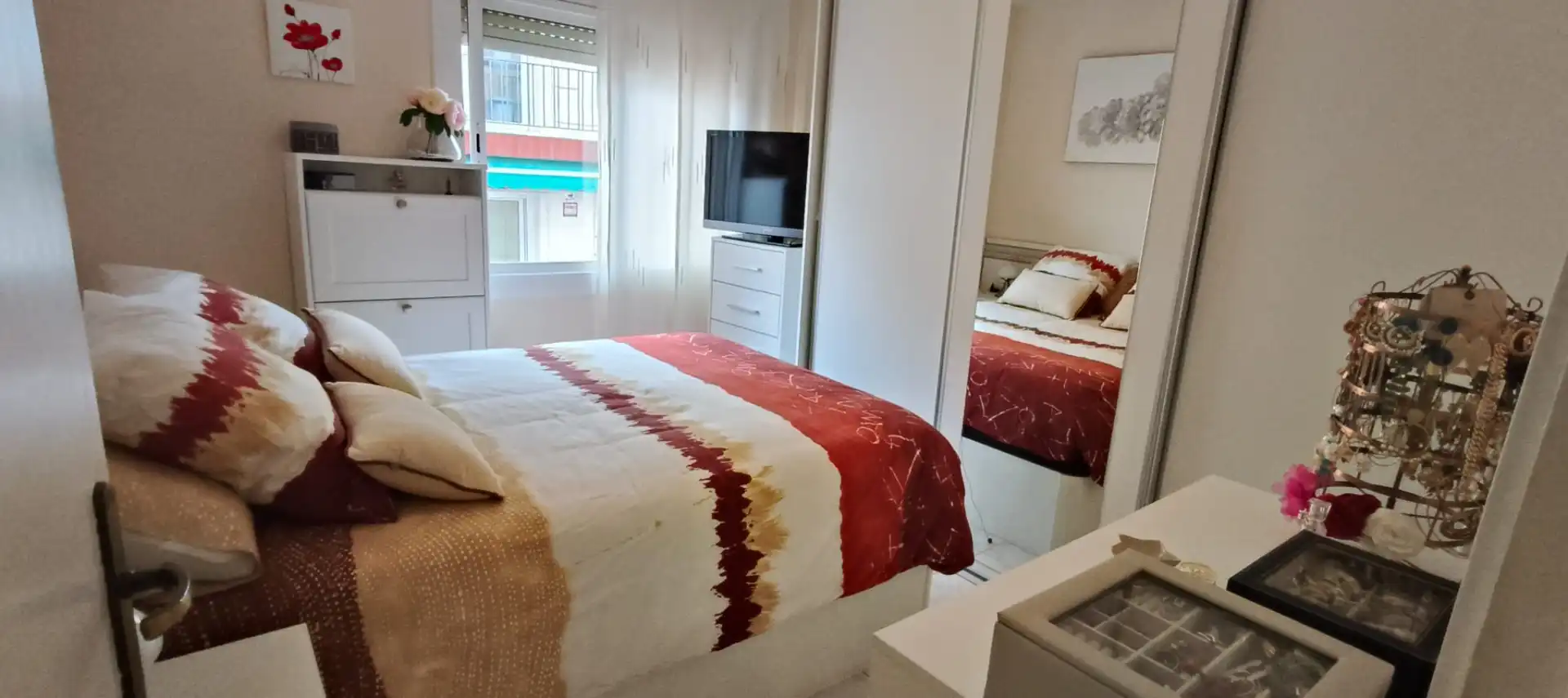 Schlafzimmer von Wohnung zum Verkauf in Pineda de Mar mit Klimaanlage und Heizung