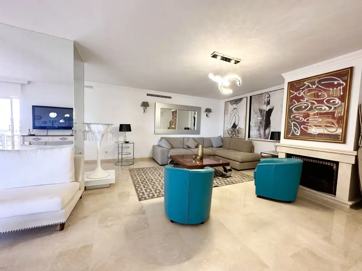 Apartament amb terrassa en venda a Milla de Oro, imagen 3