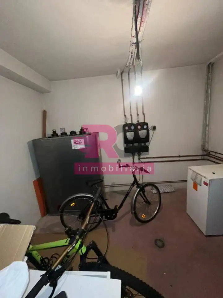 Parkplatz von Einfamilien-Reihenhaus zum Verkauf in Cabrerizos mit Heizung, Privatgarten und Terrasse