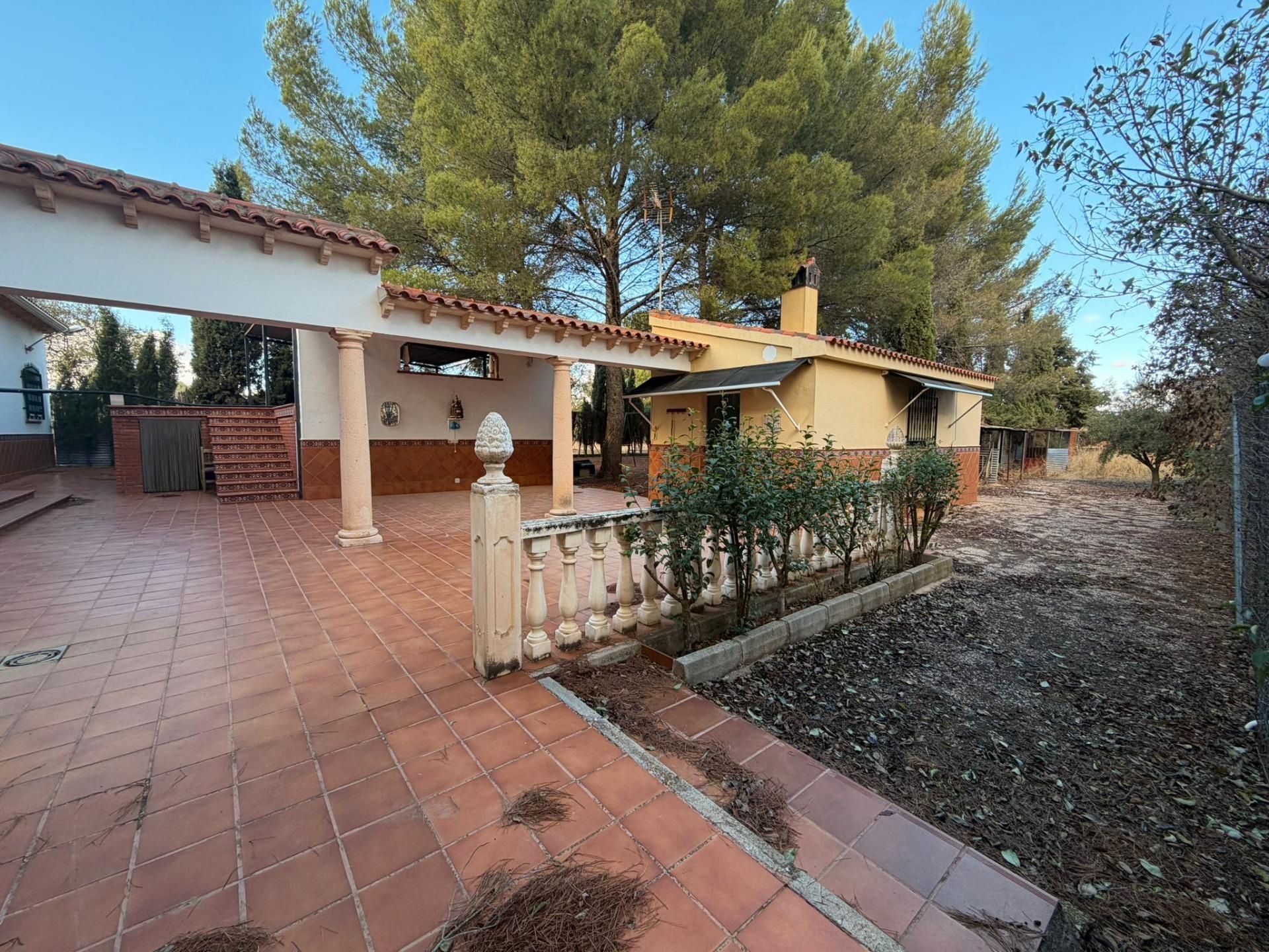 Vista exterior de Finca rústica en venda en Quintanar de la Orden amb Calefacció, Jardí privat i Moblat