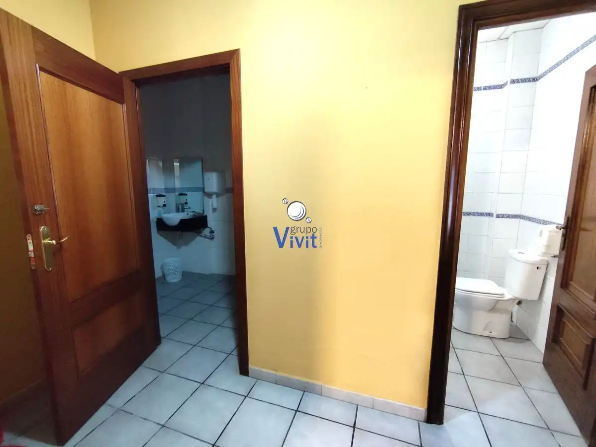 Bathroom of Houses for sale in Sevilla  with Terrace and Balcony