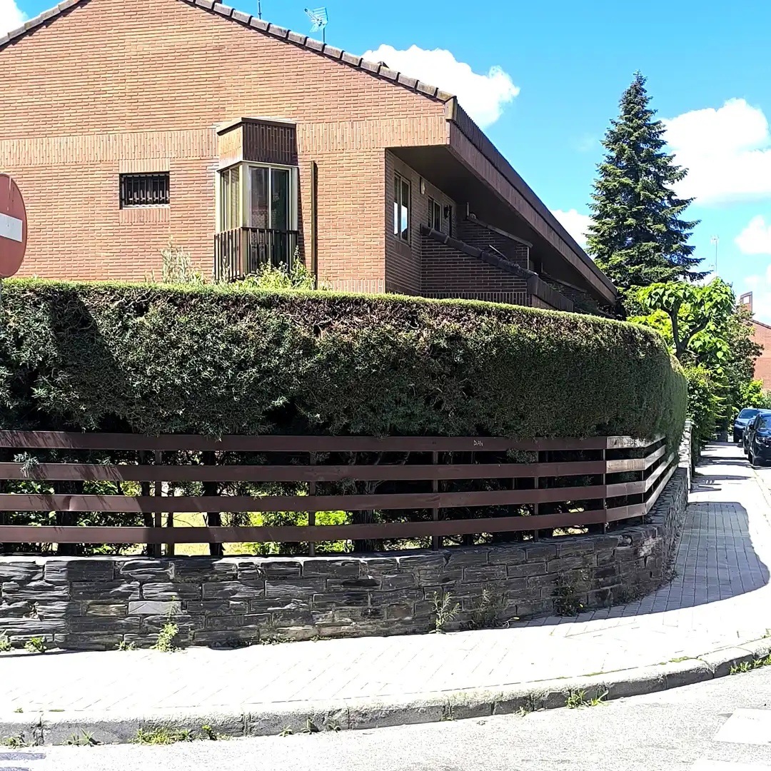 Vista exterior de Casa adosada en venda en Las Rozas de Madrid amb Jardí privat, Parquet i Terrassa