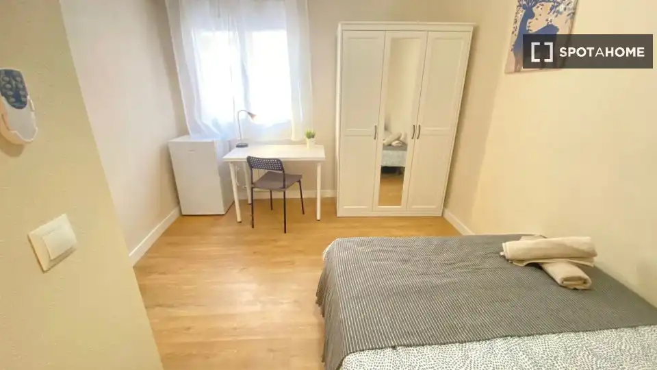 Habitación de Piso de alquiler en Madrid con Aire acondicionado, Calefacción y Amueblado