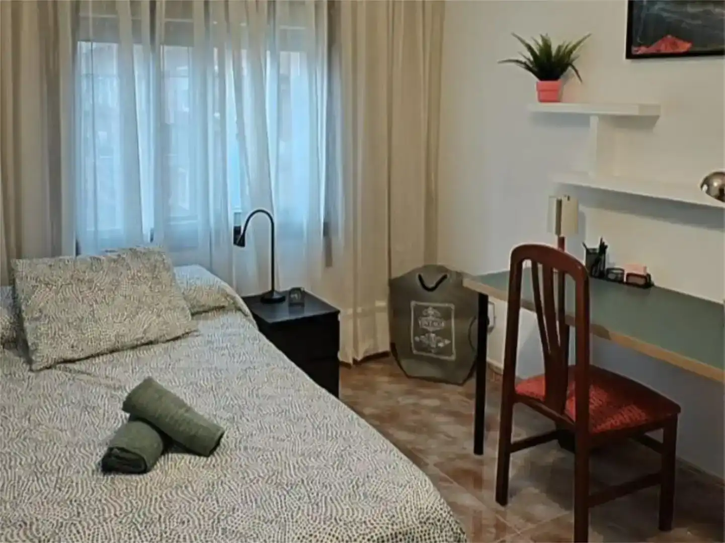 Schlafzimmer von Wohnung zur Miete in Zaragoza mit Möbliert, Ofen und Waschmaschine