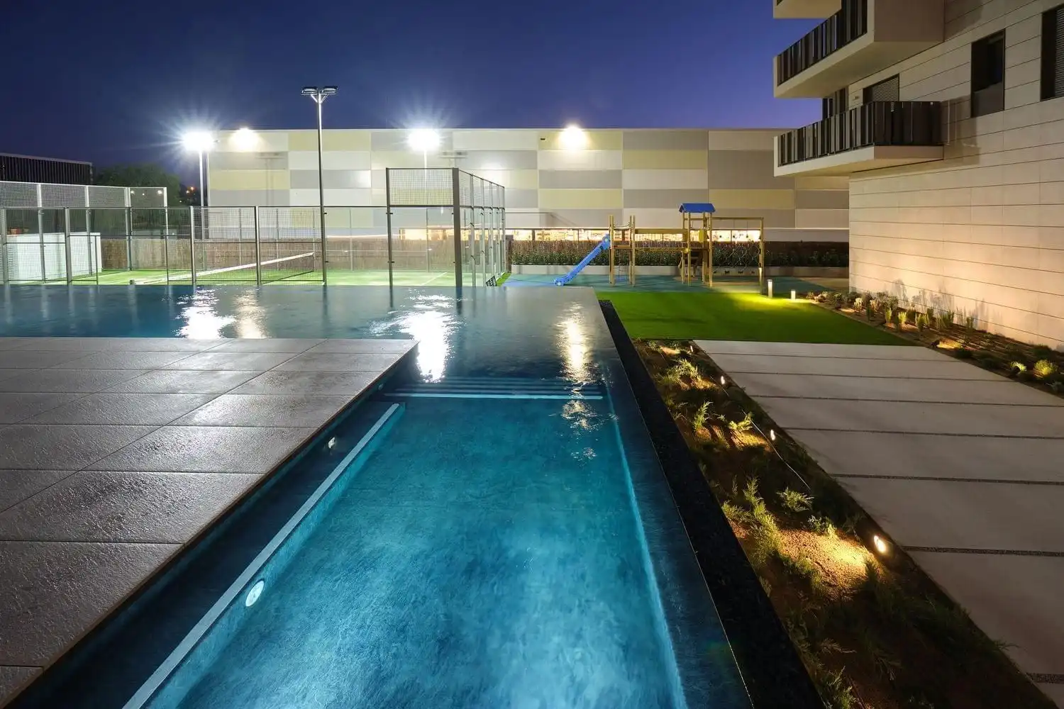 Schwimmbecken von Wohnung zum Verkauf in Tortosa mit Klimaanlage, Heizung und Privatgarten
