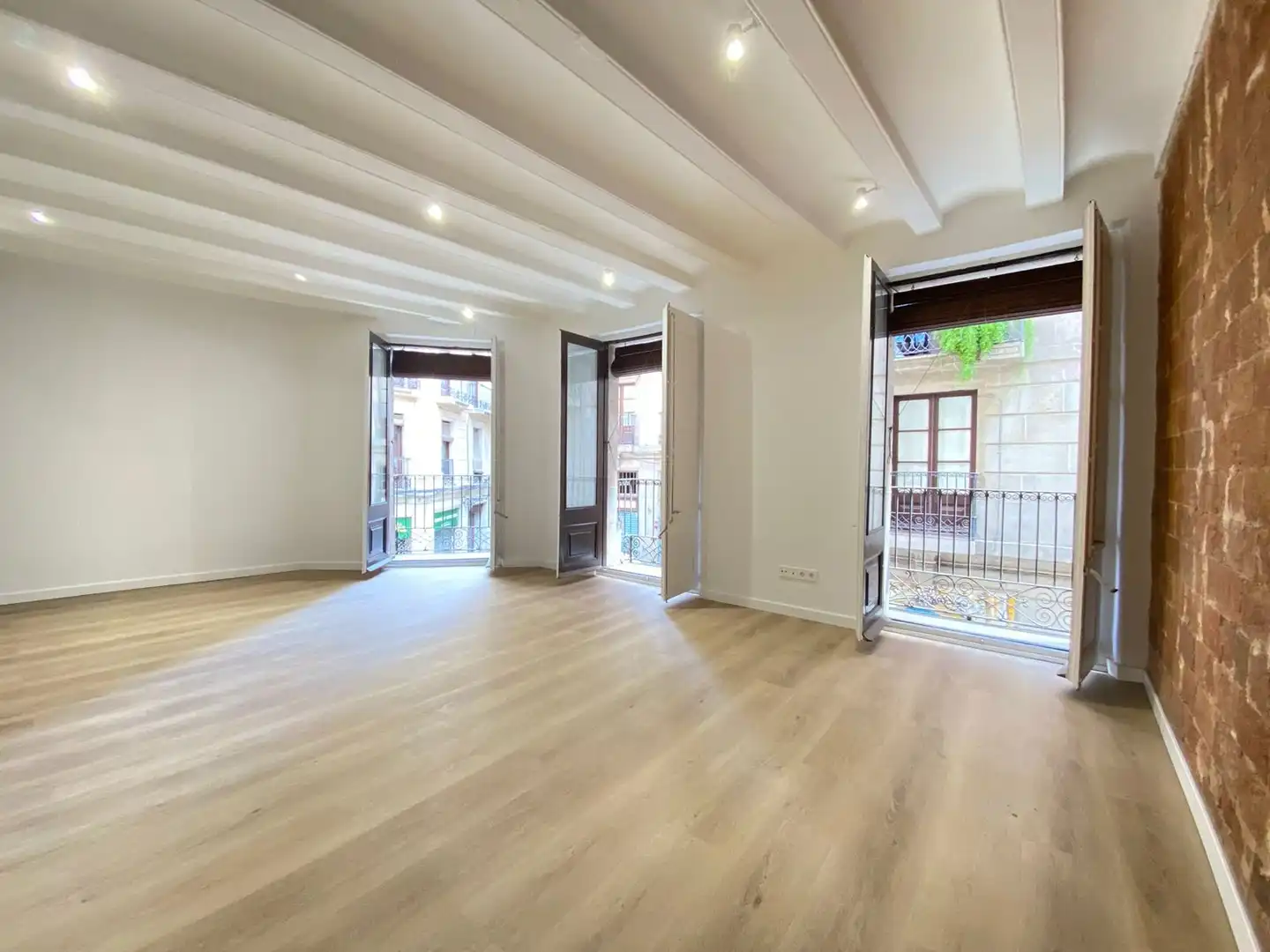 Vista exterior de Piso en venta en Barcelona con Aire acondicionado, Calefacción y Parquet