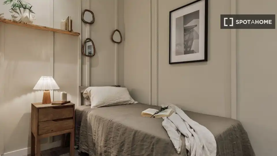 Bedroom of Flat for rent in Barcelona  with Air Conditioner, Heating and Furnished