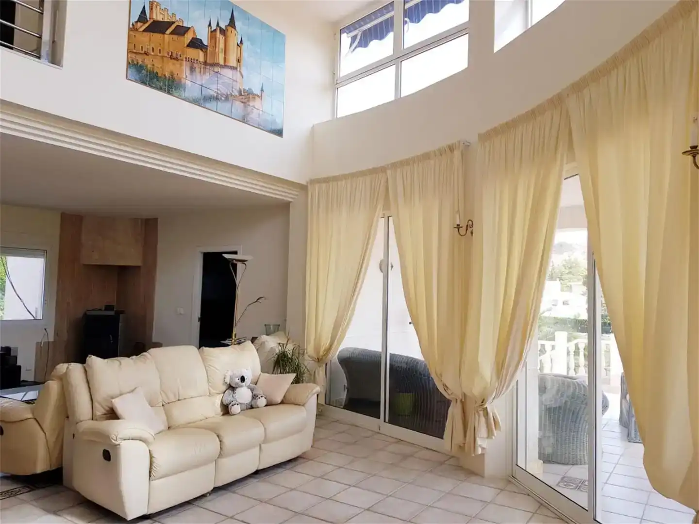 Sala d'estar de Casa adosada en venda en El Campello amb Aire condicionat, Jardí privat i Traster