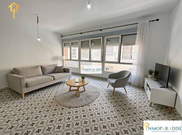 Piso en Venta en Calle Calle del General Serrano en Carolinas Bajas