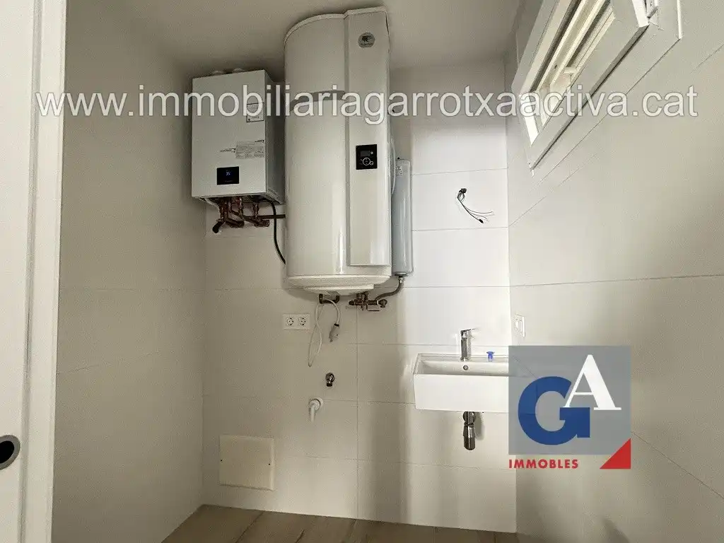 Piso en venta en Olot con Calefacción, Terraza y Balcón