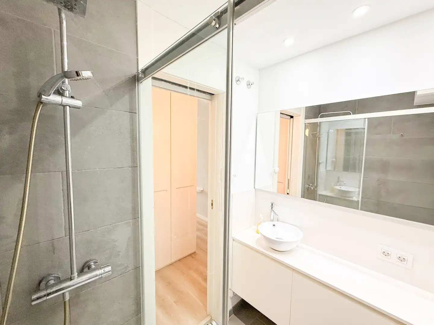 Baño de Piso en venta en Barcelona con Aire acondicionado, Calefacción y Amueblado