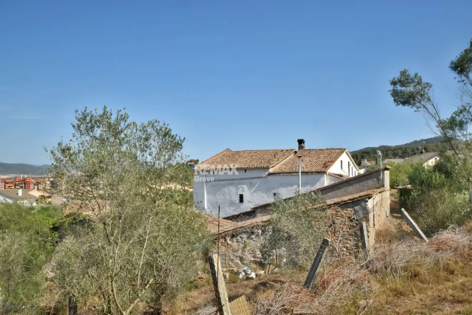 Vista exterior de Finca rústica en venda en Sant Andreu de la Barca amb Jardí privat