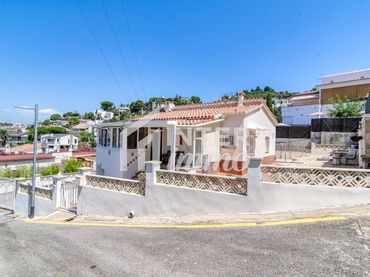 Casa con giardino in vendita a CALLE DEL RIU BESOS 1