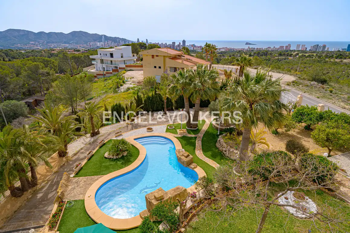 Casa con piscina en venta en Urbanizaciones, imagen 5