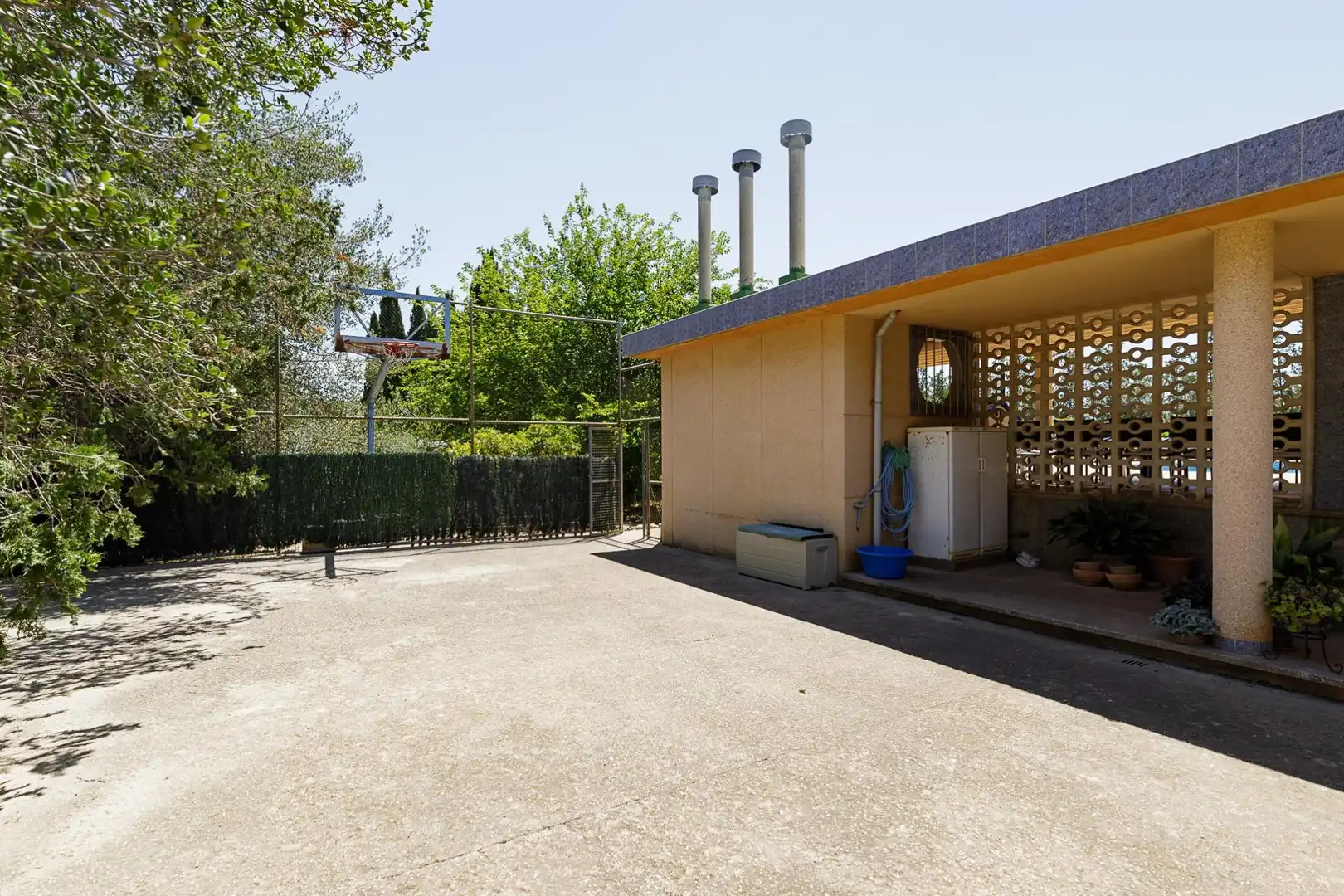 Vista exterior de Casa o xalet en venda en Marratxí amb Aire condicionat, Calefacció i Jardí privat