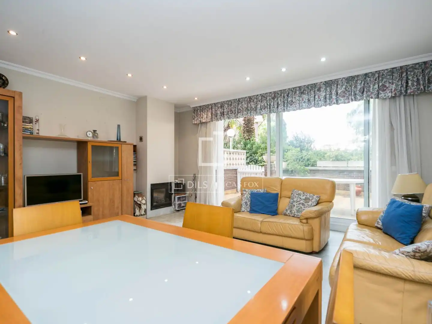 Living room of Houses for sale in Castelldefels  with Private garden, Terrace and Swimming Pool