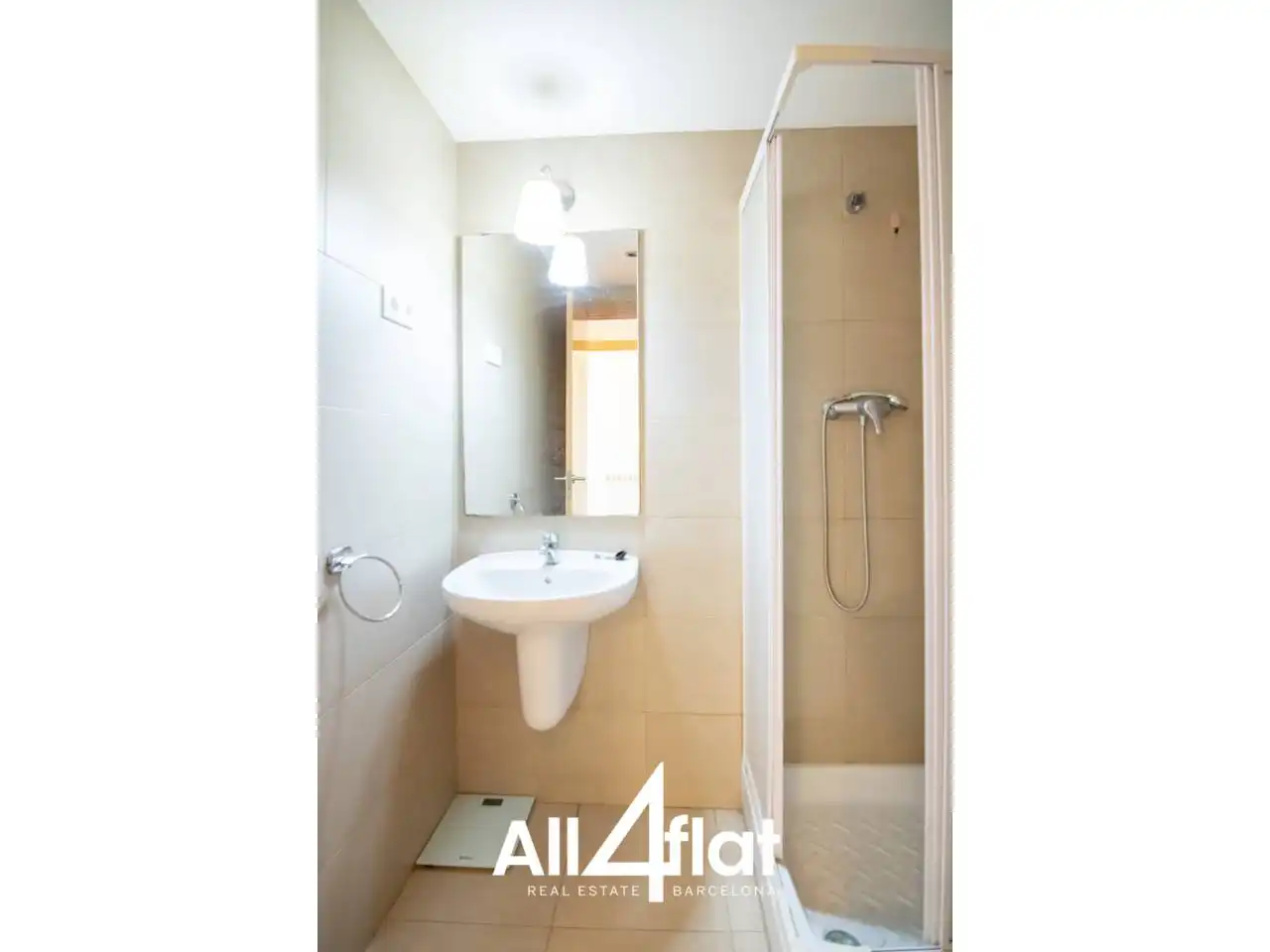 Baño de Piso de alquiler en Barcelona con Parquet, Terraza y Amueblado
