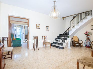 House with balcony for sale in Hoya del Molino