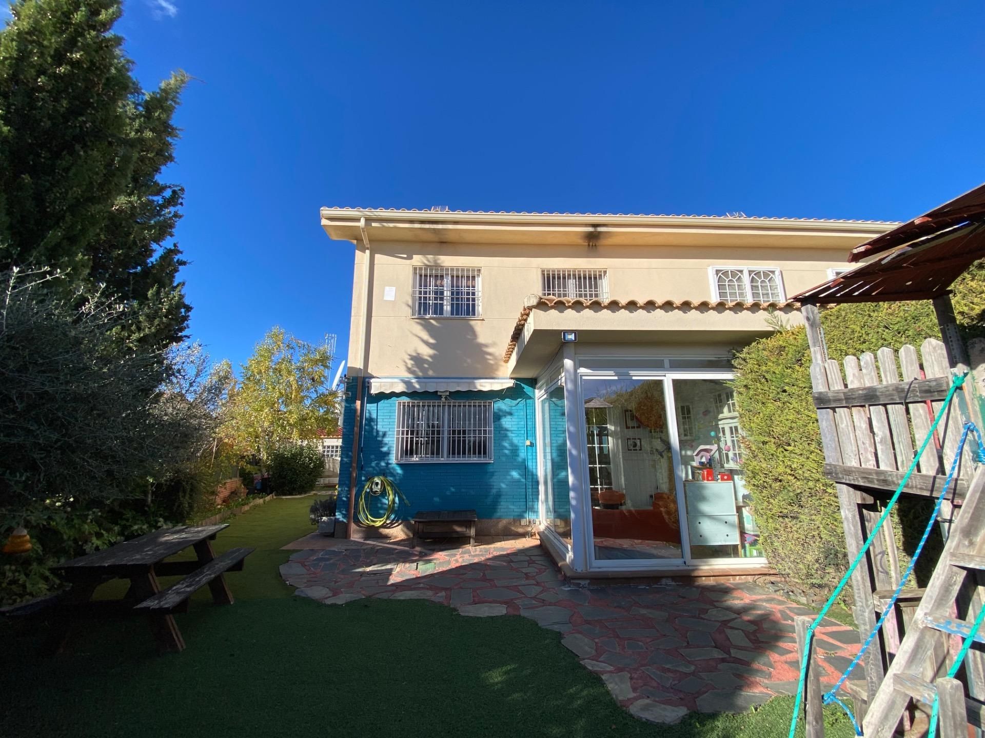 Exterior view of Single-family semi-detached for sale in Pioz  with Heating, Private garden and Terrace
