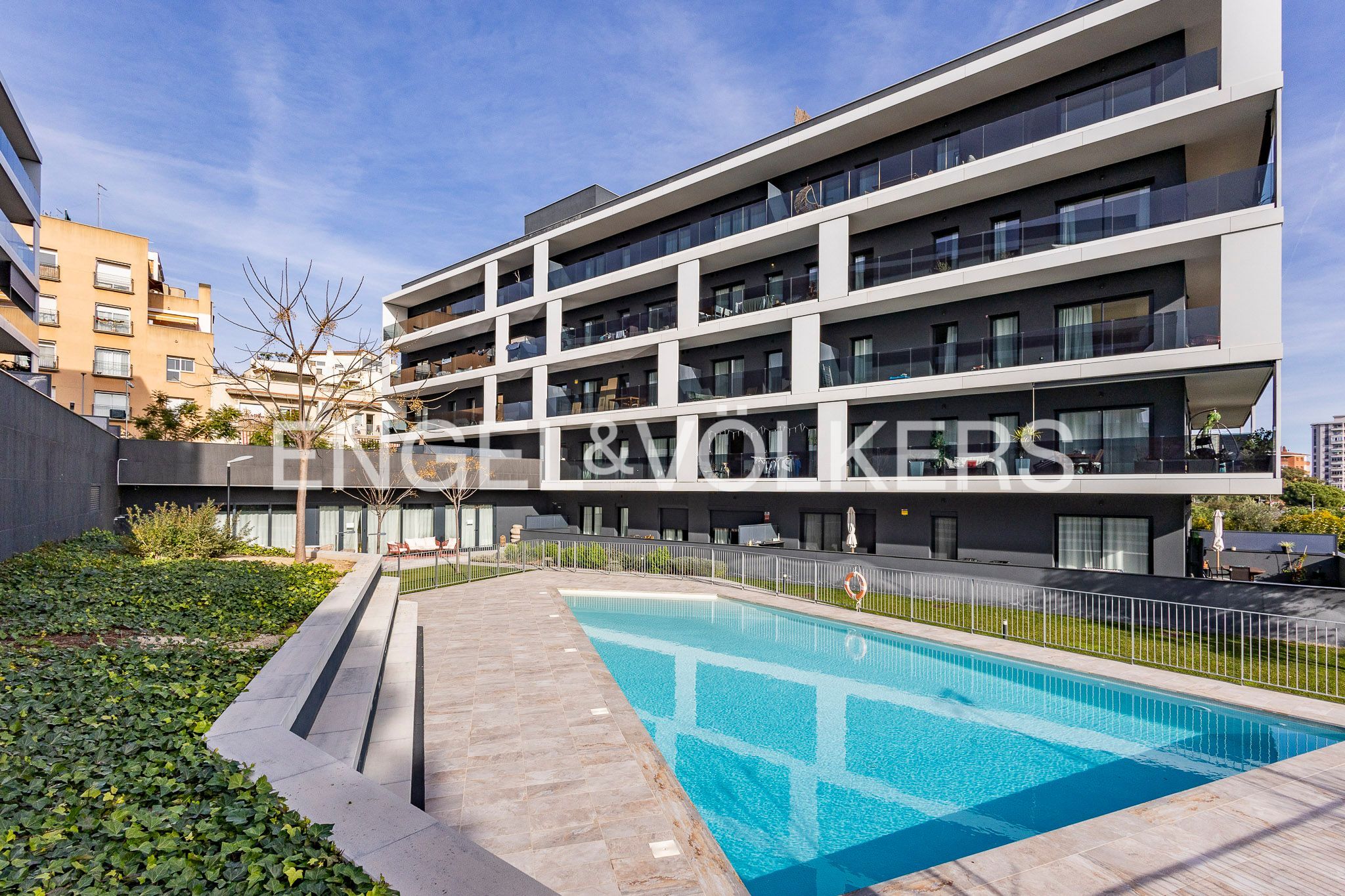 Piscina de Apartament de lloguer en Esplugues de Llobregat amb Aire condicionat, Calefacció i Parquet