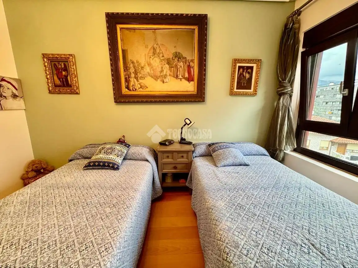 Dormitori de Casa o xalet en venda en El Astillero   amb Calefacció, Parquet i Terrassa