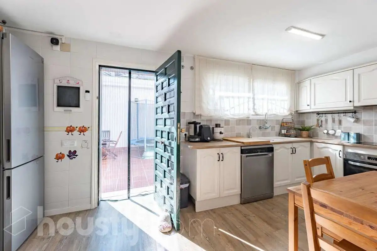 House with balcony for sale in Avenida Comte Gómez de Orbaneja ., imagen 16
